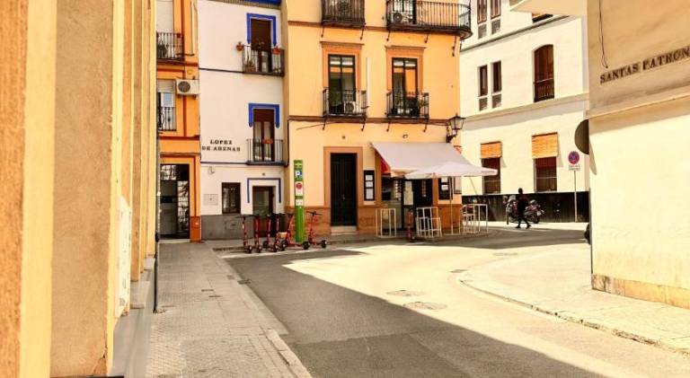 Charming house with BBQ, patio & garden | Near Seville Cathedral | Pets are welcome — photo 4