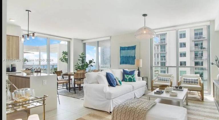 Luxury Penthouse Water Views Massive Terrace — photo 2