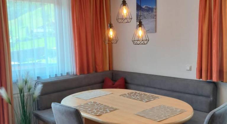 Holiday apartment with yard & patio — photo 4