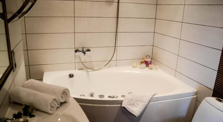 Charming rental apartment with jacuzzi | Pet-friendly — photo 3