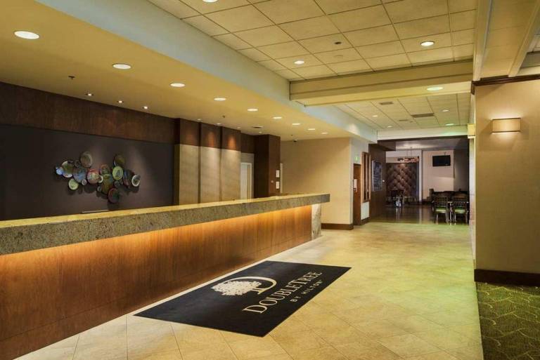 DoubleTree by Hilton Hotel Omaha Downtown — photo 4