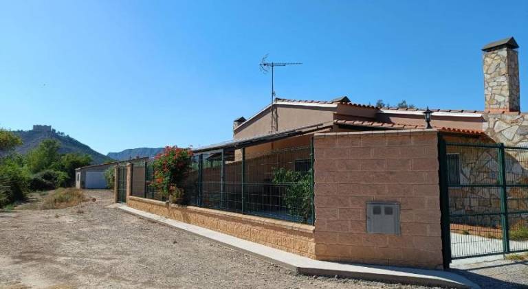House with patio & garden in Zaragoza