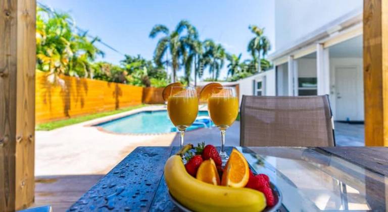 House for 12 persons in Pompano Beach, FL