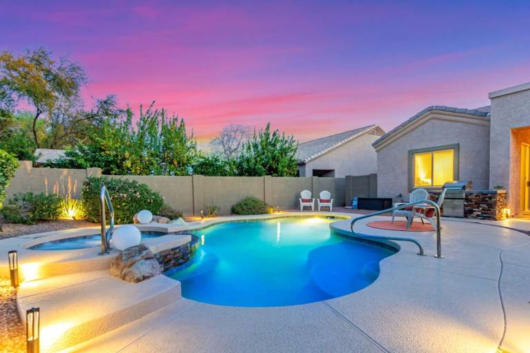 The Dreaming Tree Sleeps 10 Pool Spa Firepit BBQ