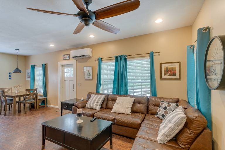 Charming Darien Hideaway w/ Porch, Near Downtown! — photo 5
