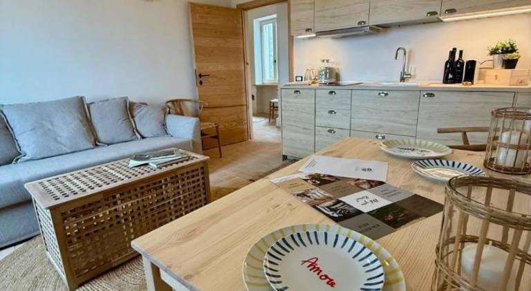 Wonderful serviced apartment with yard & patio | Pets allowed — photo 3