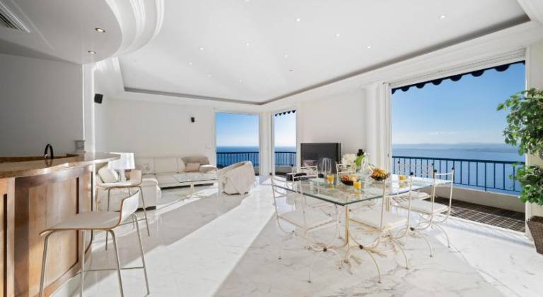 Holiday apartment with terrace in Thiers
