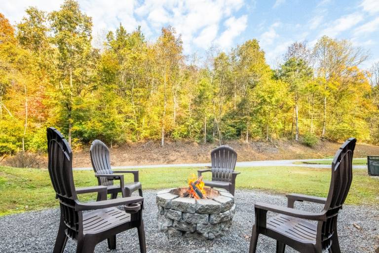 Hidden Hollow Lodge - Movie Nights, Game Fun, Fireside Stories & Hot Tub Soaks — photo 4