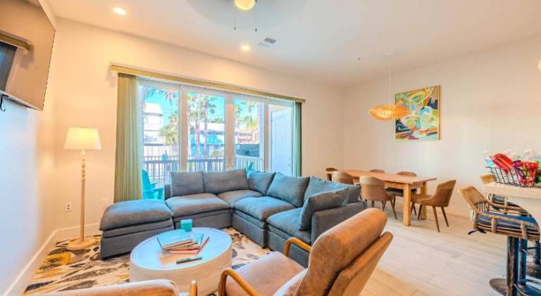 Holiday apartment with pool in South Padre Island, TX