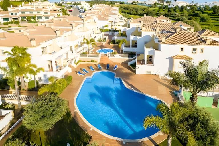 Holiday apartment with yard & pool in Albufeira