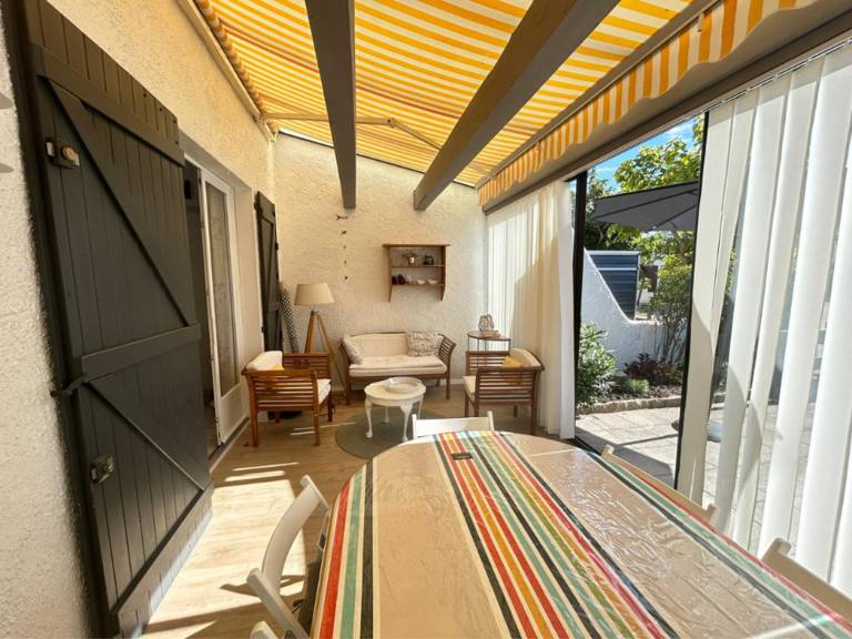 Charming house 7 sleeps 300m from beach, parking and pets allowed — photo 2