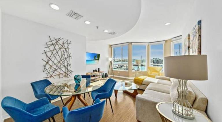 The Coral Loft - Marina Bliss Water view 2BR Pool, Gym in Marina, CA