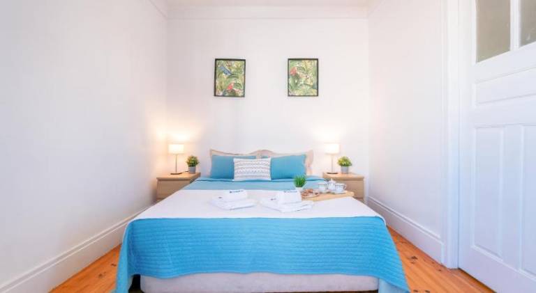 Host Wise - Spacious Comfortable Apartment - Balcony in Porto
