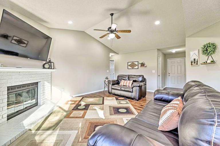 Fayetteville Home w/ Hot Tub  3 Mi to U of A! — photo 5