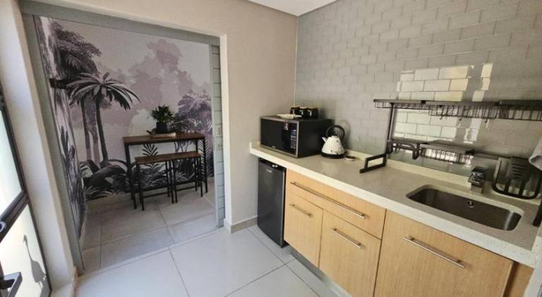 Apartment with terrace & yard — photo 2