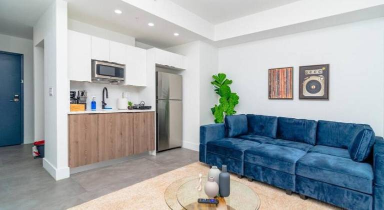 Well Located 1BR with King Bed, Laundry and Parking Option Near Brickell and Marlins Park — photo 3