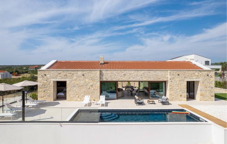 Dom  Sveti Filip i Jakov