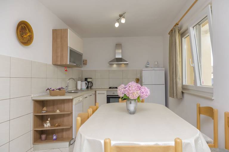Apartment with BBQ & patio | Sea view — photo 2