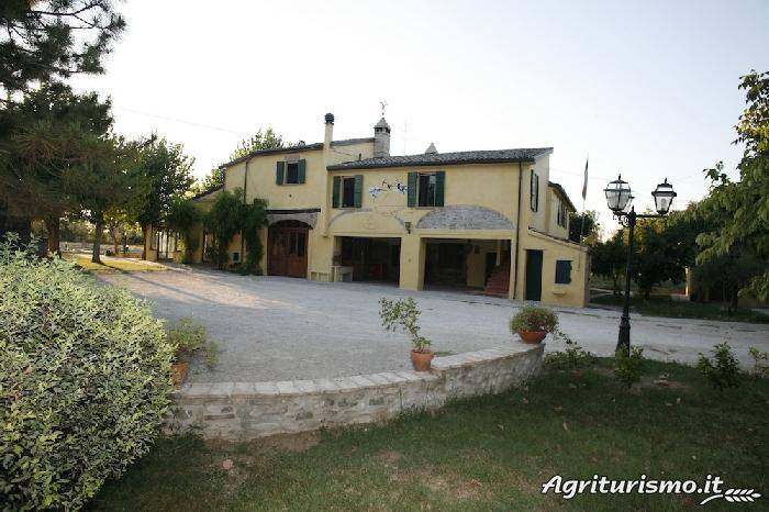 Le Meridiane: Camera 1 con terrazzino — photo 3