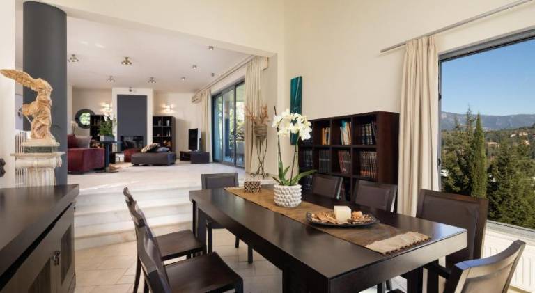 Fully equipped villa with barbecue, garden & private pool | Perfect for remote work | Pet-friendly — photo 2
