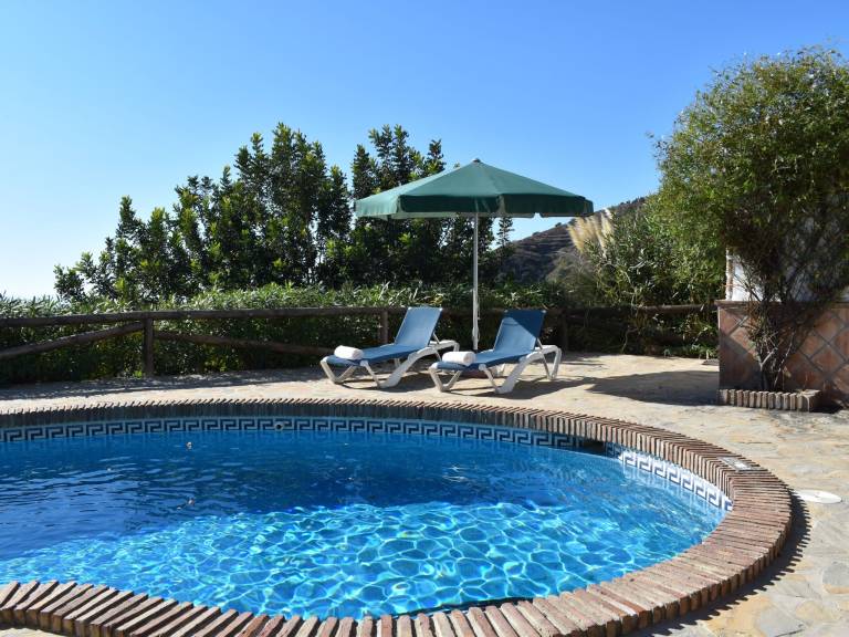 House with private pool, terrace & grill | Pets are welcome — photo 2