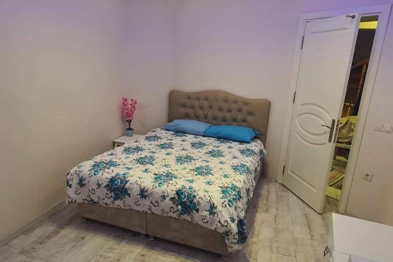 Central 1 Bed w Balcony, Sea Views & Roof Terrace — photo 2