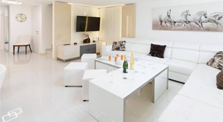 208 m&sup2; Ferienhaus