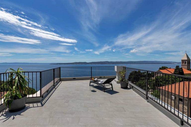 Fully equipped villa with private pool, garden & BBQ | Pool view | Pets allowed — photo 2