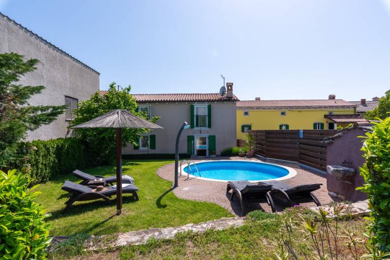 House with garden, patio & private pool | Mountain view in Porec