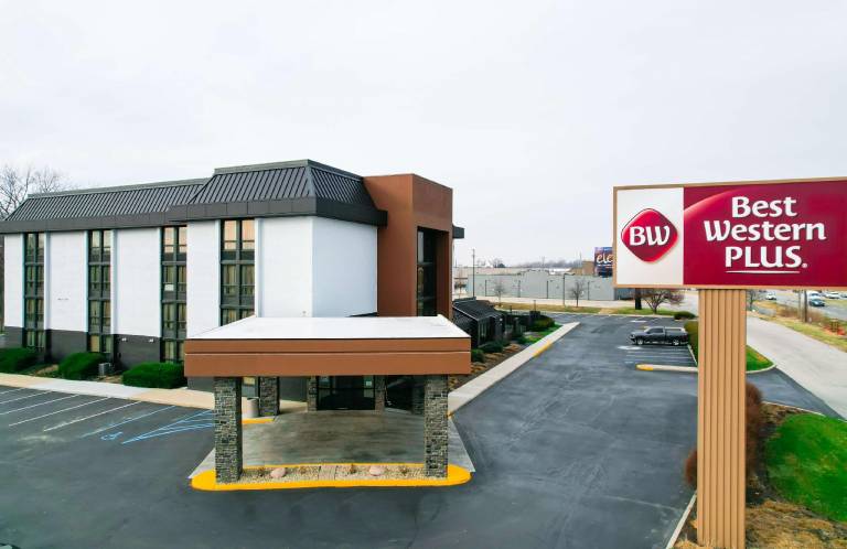 Best Western Plus Indianapolis North at Pyramids in Marion, IN
