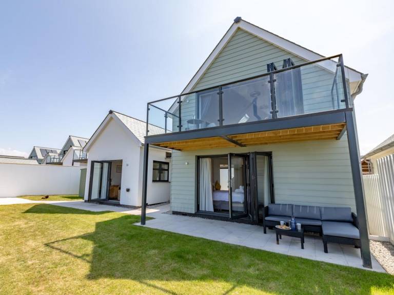 Cottage with garden | Water view — photo 2