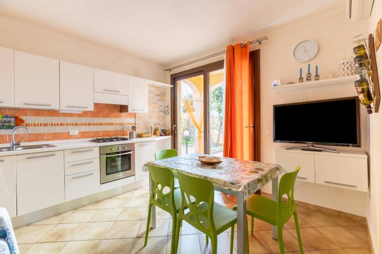 Holiday apartment with BBQ & yard — photo 5