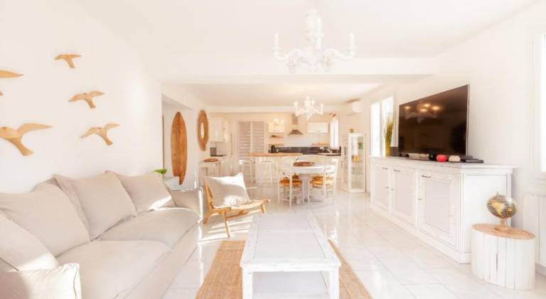 Beautiful vacation home with yard & pool | Dogs allowed — photo 2