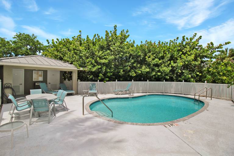Charming Anna Maria Island Condo - Short Walk To The Beach - Shell Yeah in Bradenton Beach, FL