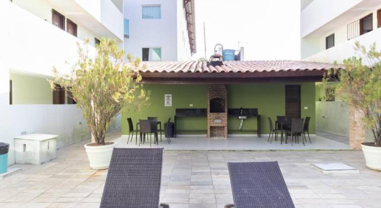 Rental apartment with pool, barbeque & yard — photo 4