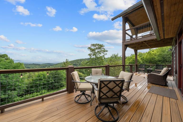 Children-friendly ample vacation home with jacuzzi & BBQ | Mountain view | Pets allowed — photo 2