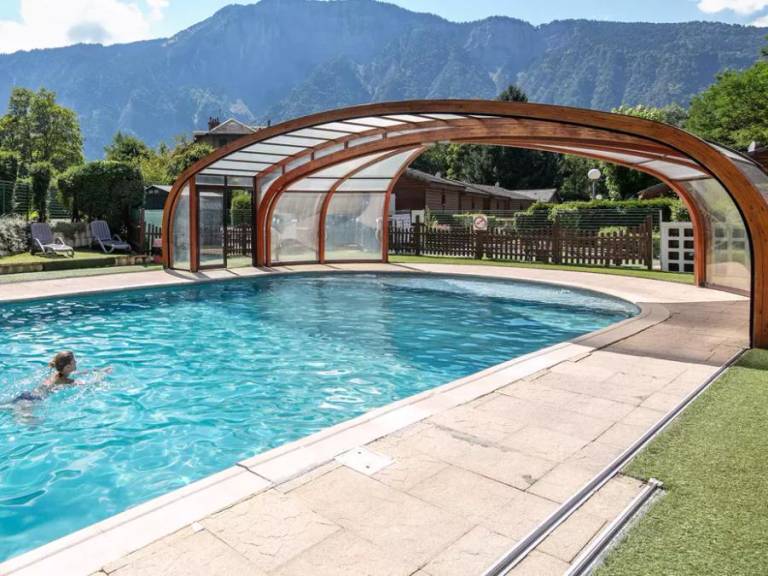 Family-friendly beautiful chalet with patio, barbecue & heated pool | Pets allowed in Huez