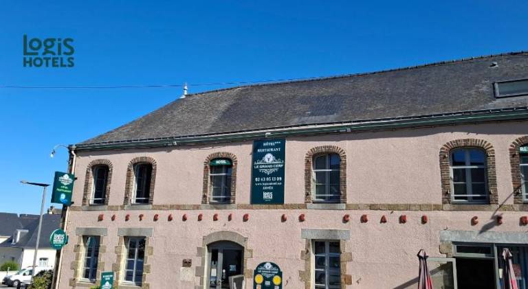 Logis Hotel-restaurant Le Grand Cerf in Mayenne
