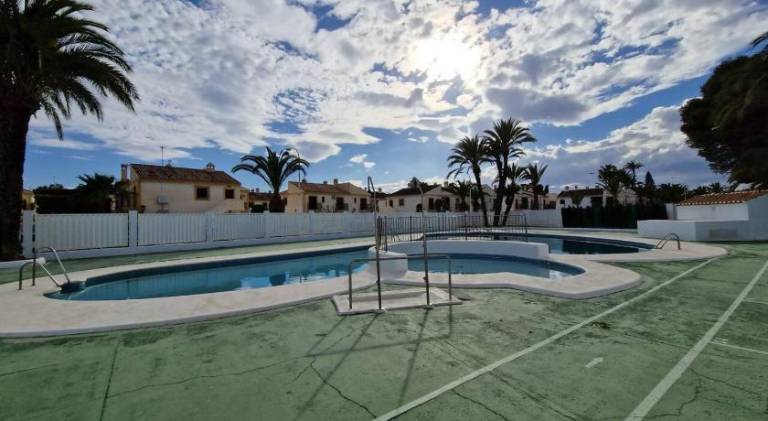 Fully equipped holiday apartment with pool | Close to the beach | Pets allowed — photo 4
