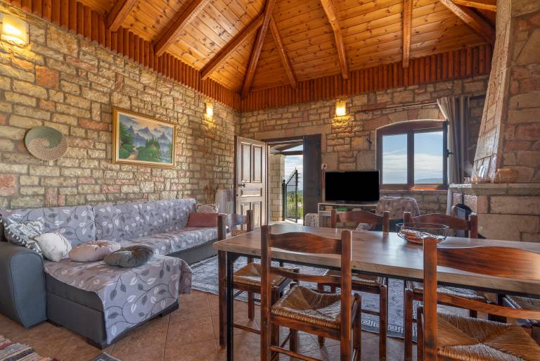 Children-friendly house with patio, garden & hot tub | Mountain view | Perfect for remote work | Pet-friendly — photo 3