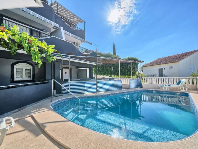 Apartament  Arbanija