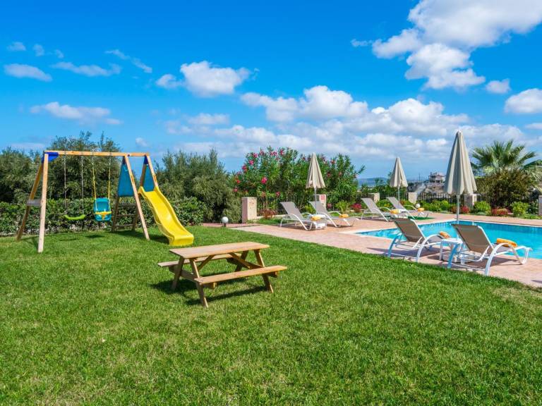 Child-friendly charming house with BBQ, private pool & terrace | Mountain view | Dogs allowed — photo 2