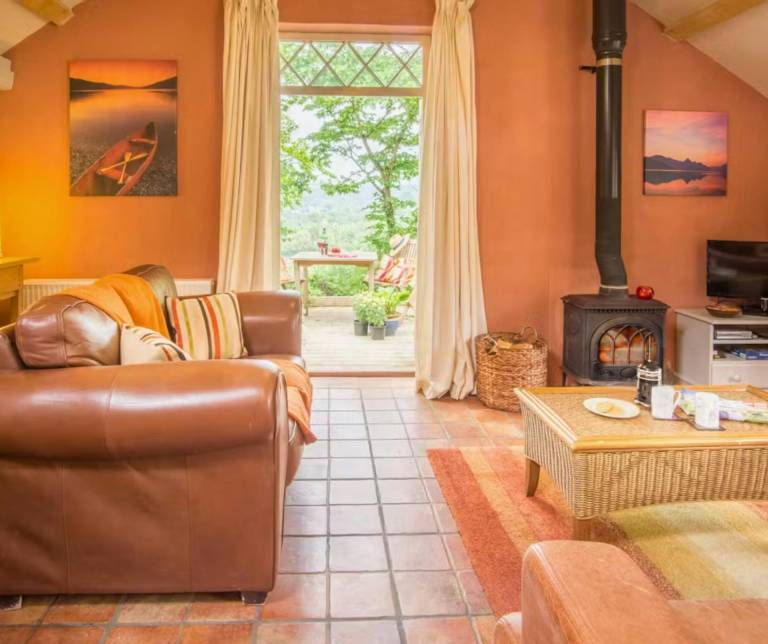 Family-oriented cottage with yard & terrace | Pets allowed — photo 3