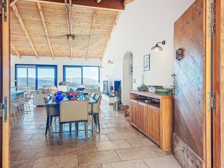 Vacation home with private pool, patio & BBQ | Sea view — photo 5