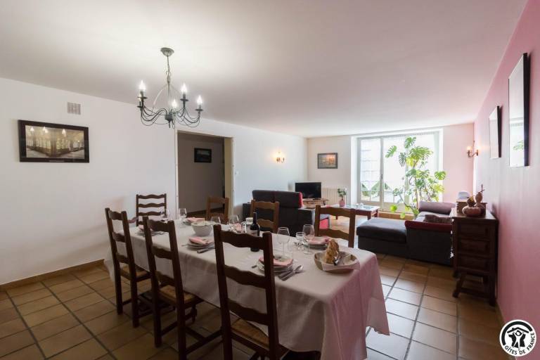 Gite with private pool, grill & patio — photo 4