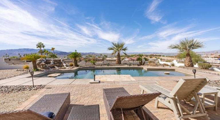 Vacation home with pool & hot tub — photo 4