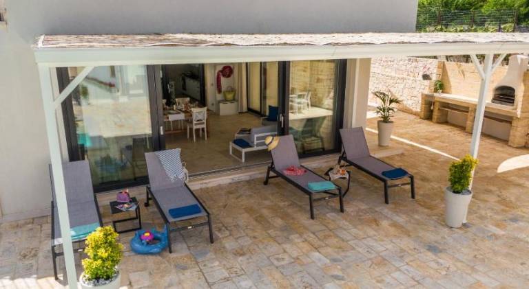 Vacation home with pool — photo 4
