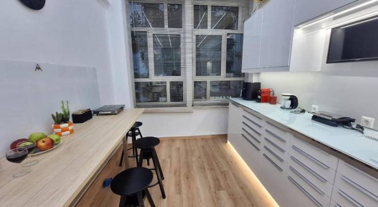 Rental apartment with hot tub in Athens