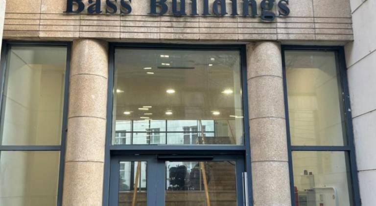 New prime 2 bed 2 bathroom spacious city center apartment with free secure parking in Belfast
