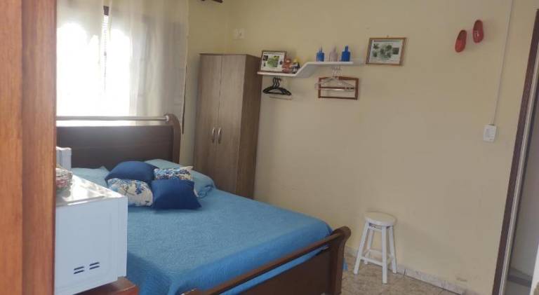QUARTO CONFORTAVEL COM GARAGEM